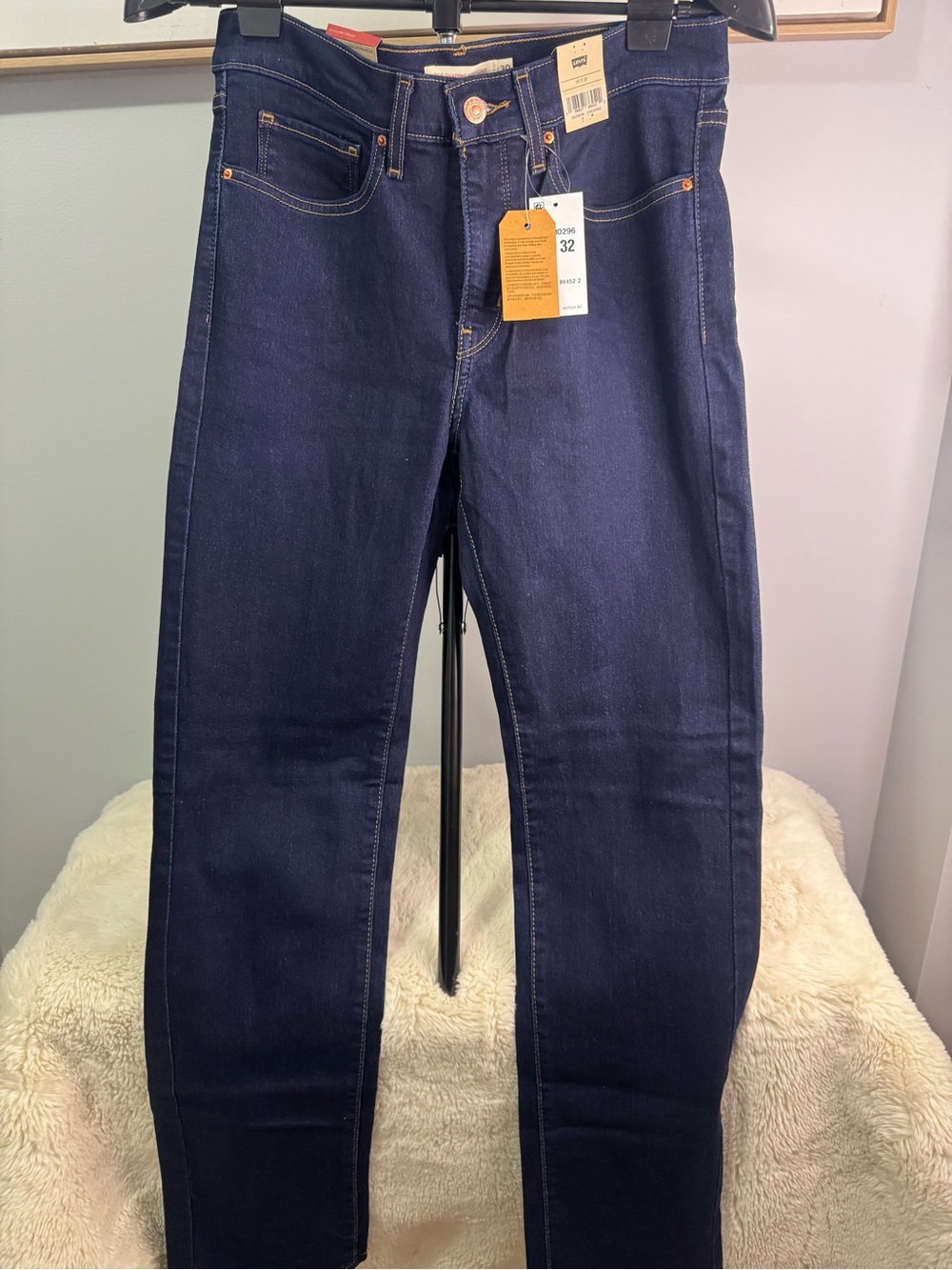 Women’s Levi’s Dark Wash - Size 30/10